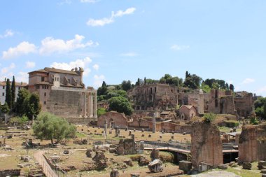 Roma şehir merkezinde ünlü Roma forumları