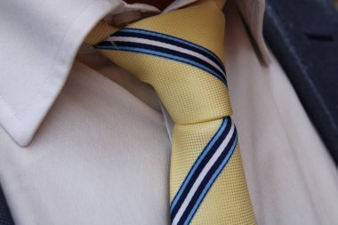 different tie knots with different shirts color