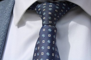 different tie knots with different shirts color