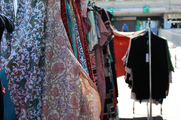 Roupas Algodão Penduradas Fora Uma Loja — Fotografia de Stock