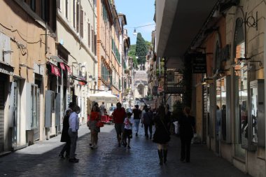 Roma şehir merkezinde uyanan insanlar