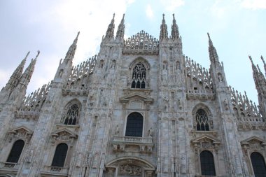 Milan şehir merkezindeki ünlü Duomo Meydanı.
