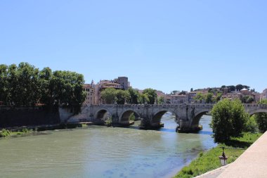 Roma İtalya 'daki Tiber Nehri manzarası