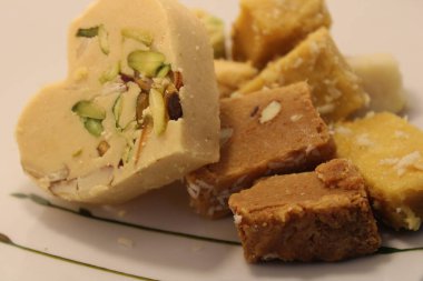 Pakistanlı tatlılar Hint tatlıları