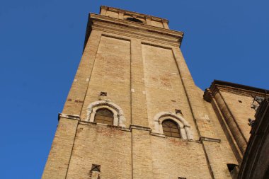 Vasto Abruzzo bölgesinde güzel bir İtalyan şehridir.
