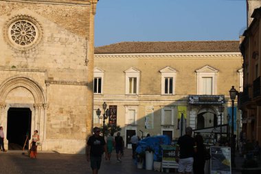 Vasto Abruzzo bölgesinde güzel bir İtalyan şehridir.