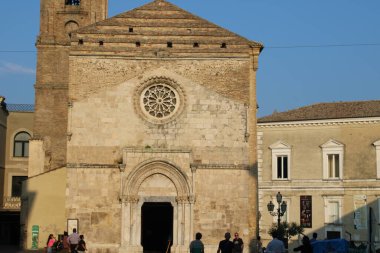 Vasto Abruzzo bölgesinde güzel bir İtalyan şehridir.