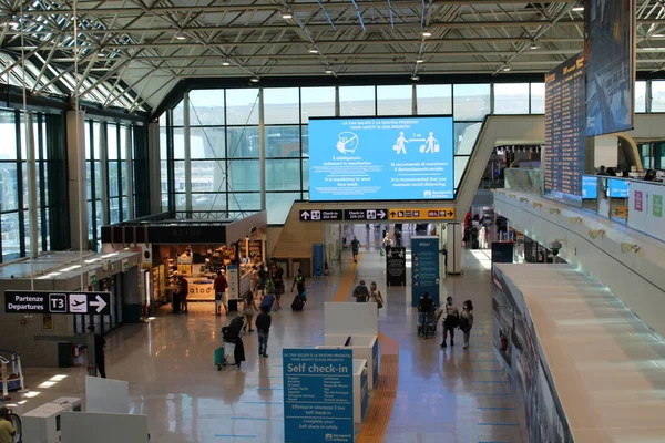 Leonardo Vinci Roma Fiumicino Uluslararası Havalimanı Roma Fotoğraf Tarihi 2020 Stok Fotoğraf