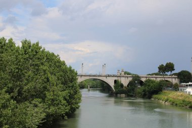 Roma 'nın ünlü nehri Tiber Nehri İtalya' nın seçici odak noktası