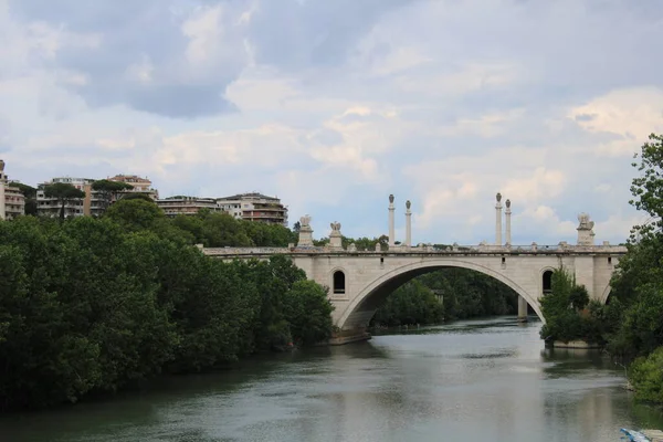 Río Tiber Famoso Río Roma Italia Enfoque Selectivo —  Fotos de Stock