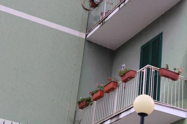 İtalya 'da bir evin balkon manzarası