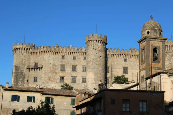 İtalya 'daki eski bracciano kalesi.