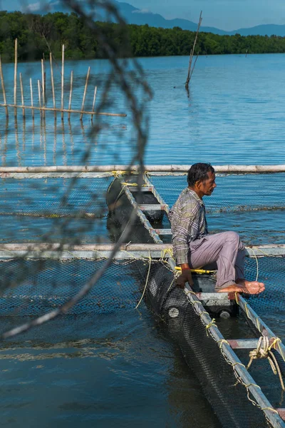 Nakornsrithammarat Thailand Říjen 2017 Thajští Rybáři Loví Ryby Mořském Okounu — Stock fotografie