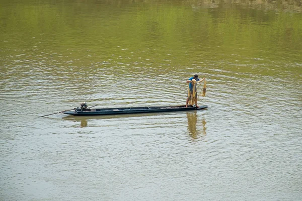 Les Villageois Dans Les Bateaux Trouvent Poisson Dans Eau Comme — Photo