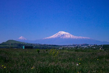 Gökyüzüne karşı Ararat Dağı