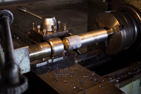 金属製品の旋削加工機 — ストック写真