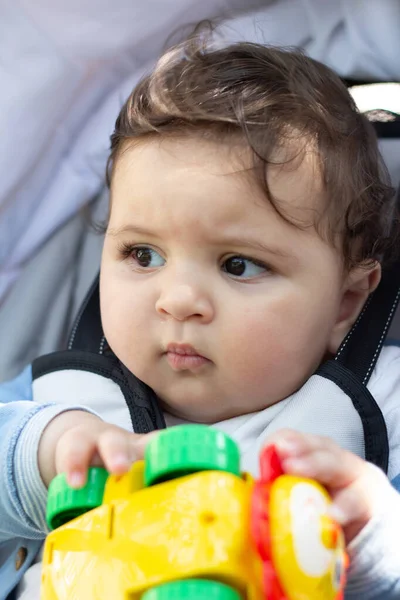 Bambino Che Gioca Passeggino — Foto Stock