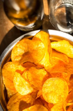 Kötü yemek molası, bira cipsi ve karantina sonrası futbol izlemek.