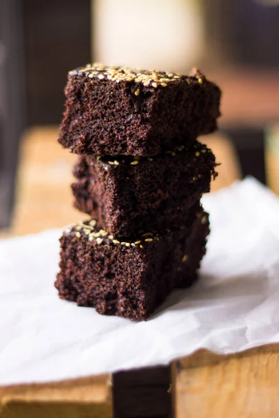 Café Fresco Desayuno Por Mañana Con Brownies Soporte Madera — Foto de Stock