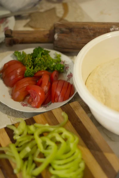 Pizza Con Jamón Tomate Brócoli — Foto de Stock