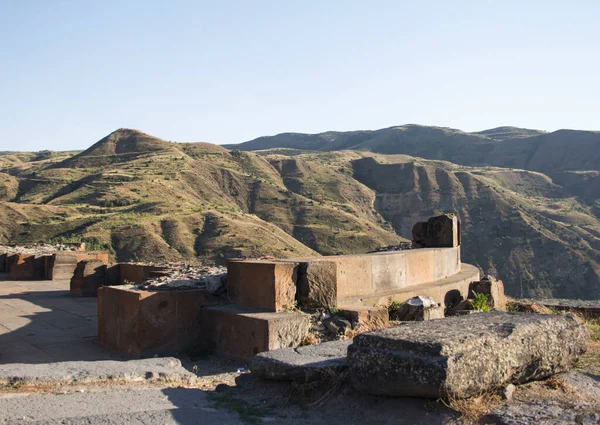Разрушенный Языческий Греческий Старый Храм Среди Гор Гарни — стоковое фото