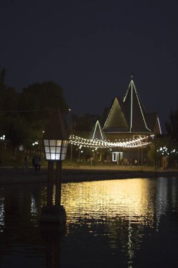 Şehrin gece manzarası