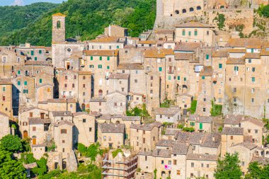 Küçük ortaçağ kasabası Sorano, Toskana, İtalya