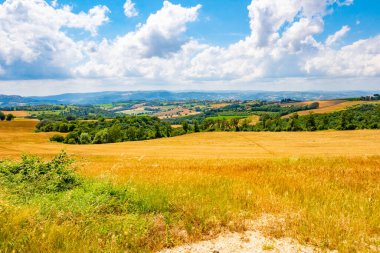 La campagna italiana intorno alla cittadina di Todi, Umbria, Italia