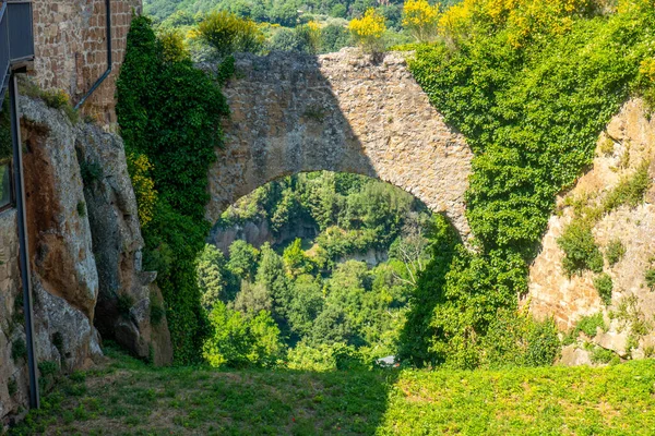 Straten Gebouwen Van Kleine Middeleeuwse Stad Sorano Toscane Italië — Stockfoto
