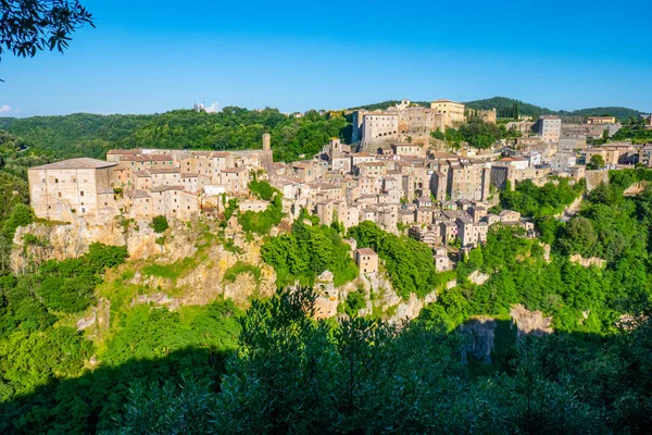 Küçük ortaçağ kasabası Sorano, Toskana, İtalya