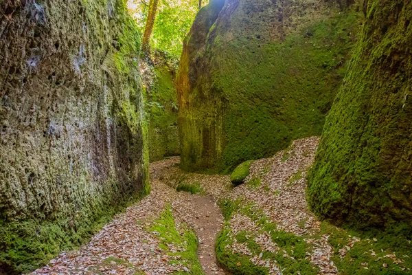 Caverna Vie Caminho Estreito Antigo Dentro Rochas Touff Escavadas Pela — Fotografia de Stock