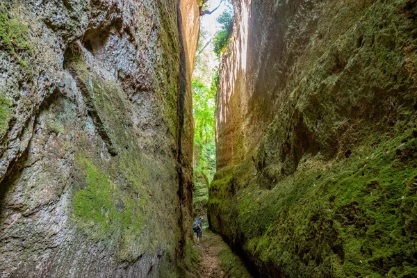 Caverna Vie Caminho Estreito Antigo Dentro Rochas Touff Escavadas Pela — Fotografia de Stock