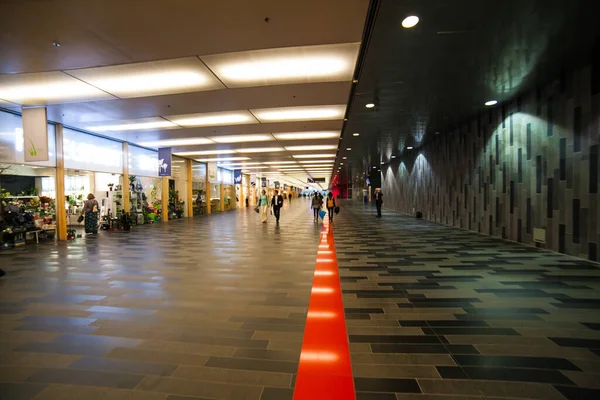 Montreal Metro, Quebec, Kanada 'da bir alışveriş merkezinin içi.