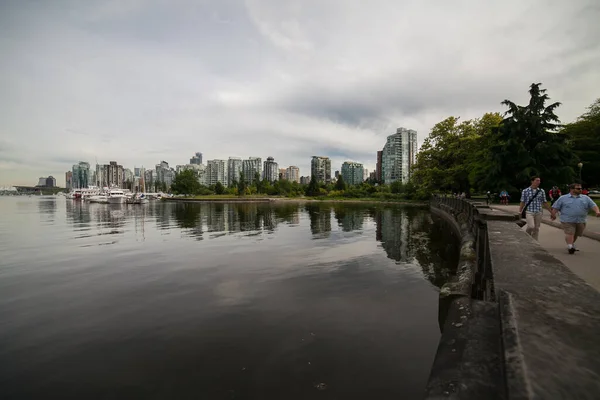 Vancouver sahili manzaralı marina, British Columbia, Kanada