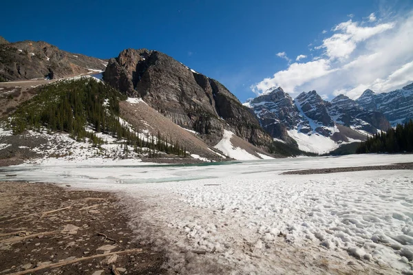 Wspaniały Krajobraz Moraine Lake Banff National Park Alberta Kanada Zamarzniętą — Zdjęcie stockowe