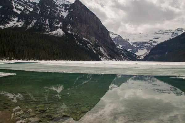 Wspaniały Malowniczy Krajobraz Jeziora Louise Banff National Park Alberta Kanada — Zdjęcie stockowe
