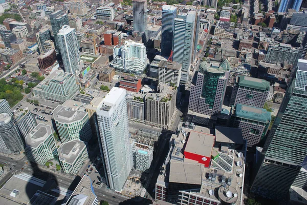 カナダ オンタリオ州トロントのCnタワーからトロントの建物や湖オンタリオ州の風景 — ストック写真