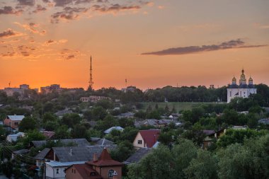 Kasabada sakin bir gün batımı