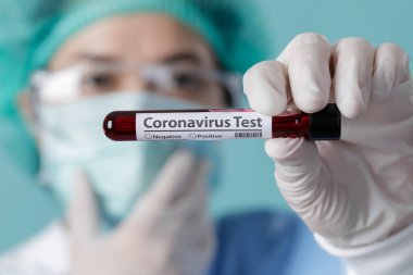 Coronavirus salgını (COVID-19) için hastaları test eden hemşire, Wuhan Çin konseptinden Yeni Coronavirüs 2019-nCoV