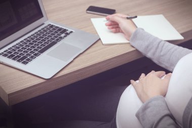 Hamilelik, Sağlık ve Yeni Aile Konsepti sırasında çalışmak