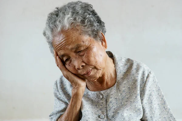 Sénior Asiático Mulher Foi Dor Cabeça — Fotografia de Stock