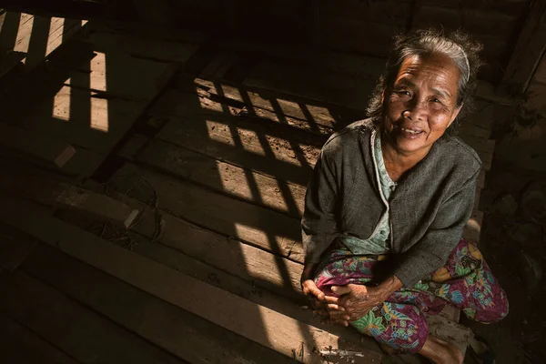 Portrét Starší Ženy Doma Tradiční Asijská Kultura Koncept Stock Obrázky