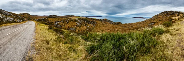 Blick Auf Eine Straße Zwischen Den Bergen Schottland — Stockfoto