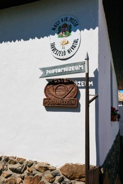 Macaristan 'ın Holloko köyüne müze tabelası asın.