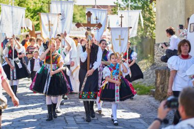 Eski bir köy olan Holloko, Macaristan 'da Paskalya Ayini sırasında geçit töreni