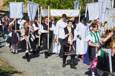 Eski bir köy olan Holloko, Macaristan 'da Paskalya Ayini sırasında geçit töreni