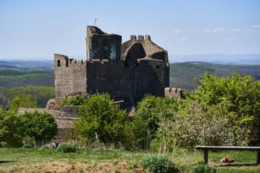 İlkbaharda Holloko Kalesi, Holloko, Macaristan