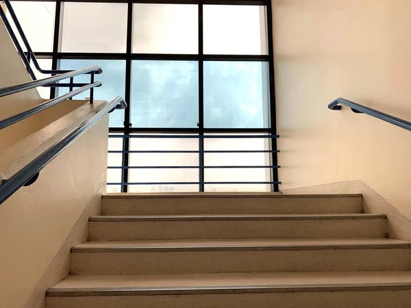 Escalier Avec Fenêtres Style Vintage — Photo