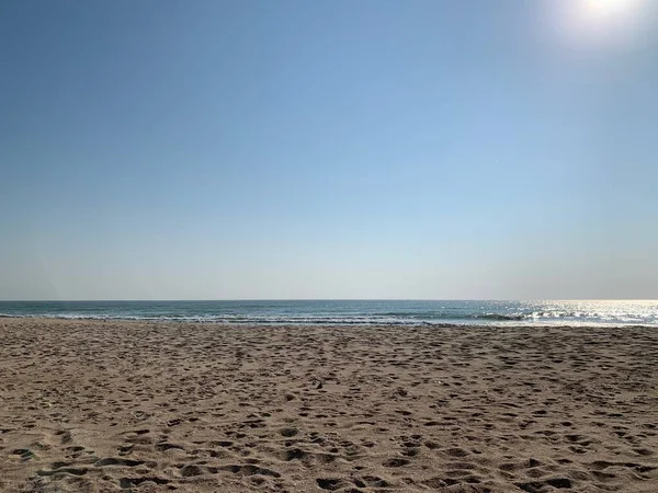 Güneş Işığıyla Sahilin Manzarası — Stok fotoğraf