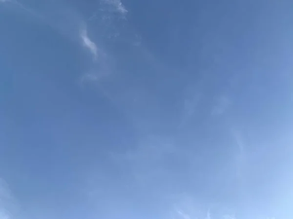 Стратовидное Облако Фоне Голубого Неба — стоковое фото